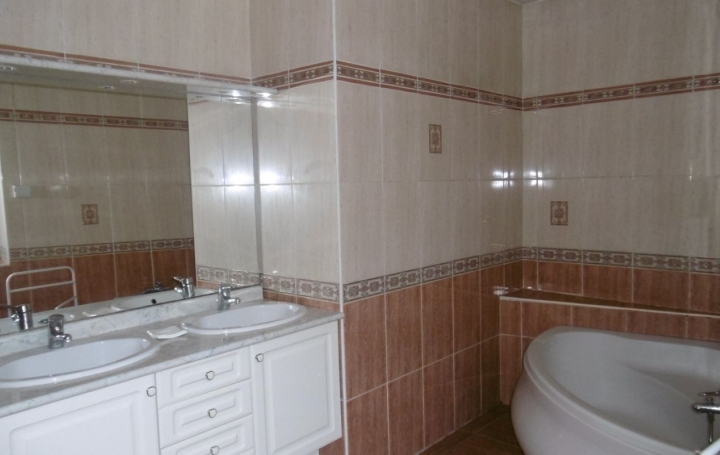 Maison CAPOULET-ET-JUNAC (09400)  98 m2 690 € 