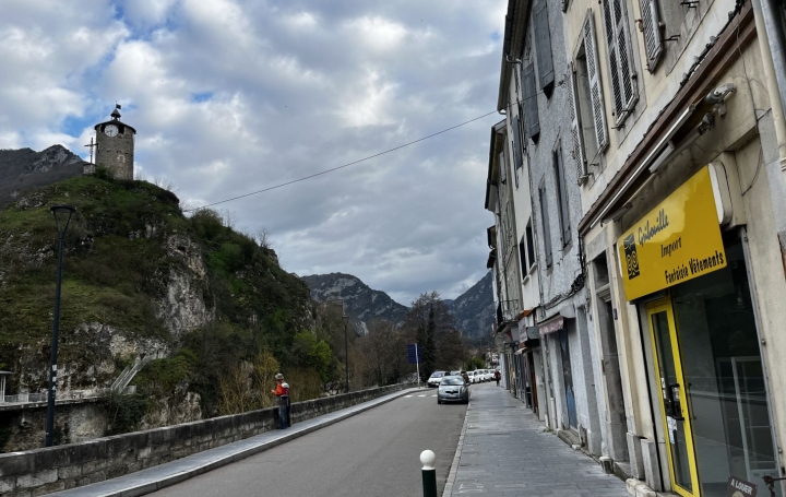 Local commercial TARASCON-SUR-ARIEGE (09400)  75 m2 750 € 