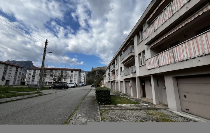 3 Pièces TARASCON-SUR-ARIEGE (09400)  75 m2 600 € 