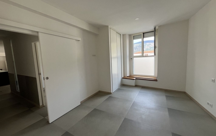 3 Pièces TARASCON-SUR-ARIEGE (09400)  103 m2 850 € 