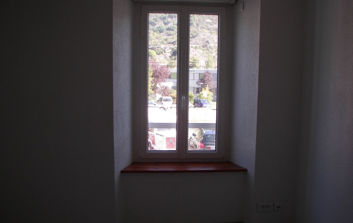 2 Pièces TARASCON-SUR-ARIEGE (09400)  49 m2 580 € 