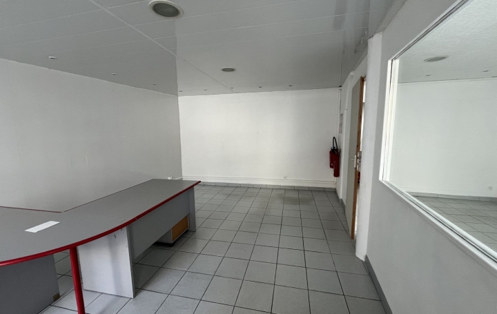 Local commercial TARASCON-SUR-ARIEGE (09400)  38 m2 400 € 