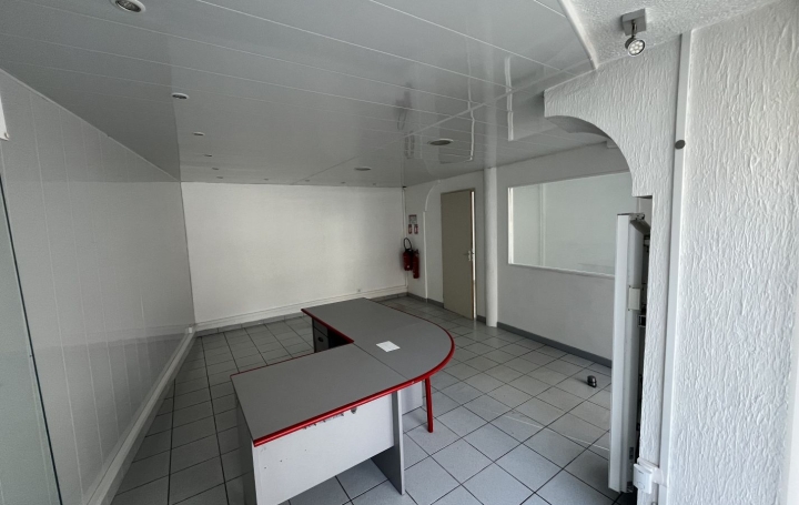Local commercial TARASCON-SUR-ARIEGE (09400)  38 m2 400 € 