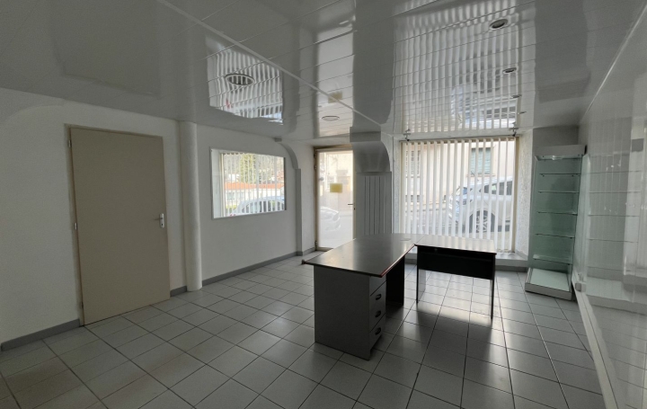 Local commercial TARASCON-SUR-ARIEGE (09400)  38 m2 400 € 