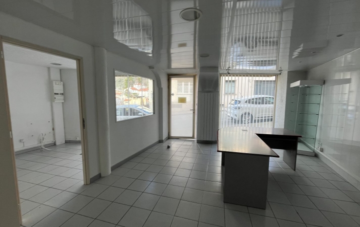 Local commercial TARASCON-SUR-ARIEGE (09400)  38 m2 400 € 