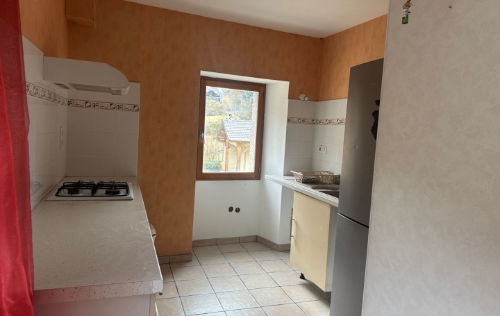 4 Pièces VICDESSOS (09220)  79 m2 590 € 