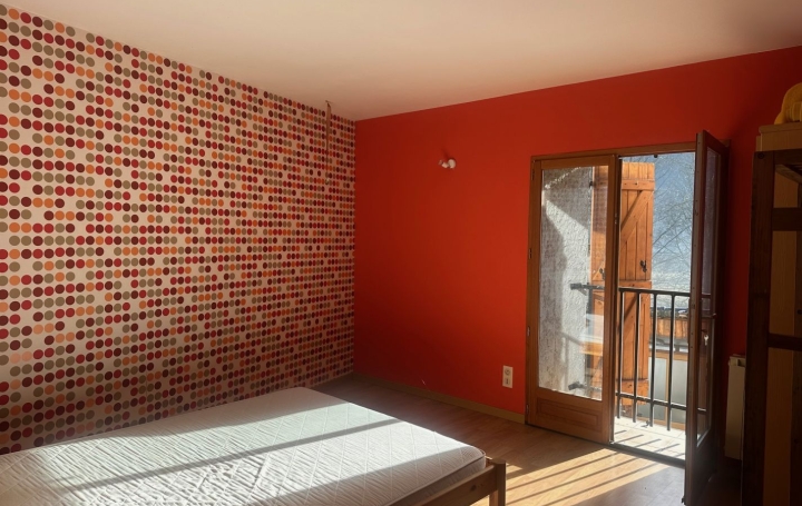 4 Pièces VICDESSOS (09220)  79 m2 590 € 