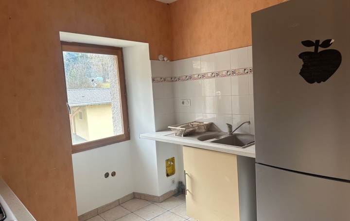 4 Pièces VICDESSOS (09220)  79 m2 590 € 