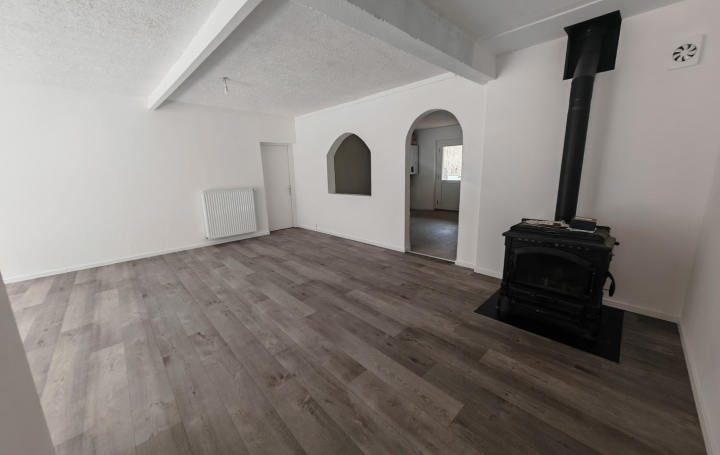 4 Pièces LES CABANNES (09310)  116 m2 800 € 