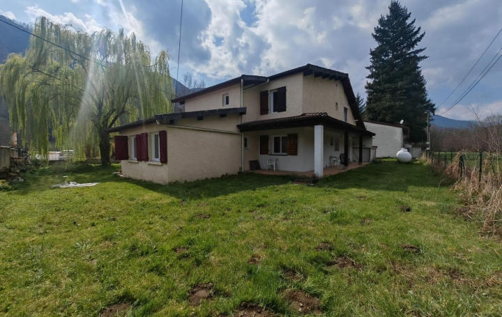 4 Pièces LES CABANNES (09310)  116 m2 800 € 