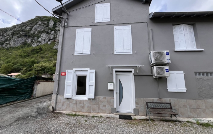 Maison QUIE (09400)  101 m2 800 € 
