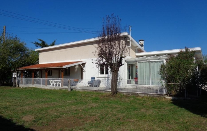 Réseau Immo-diffusion : Maison  LA TOUR-DU-CRIEU  137 m2 198 000 € 