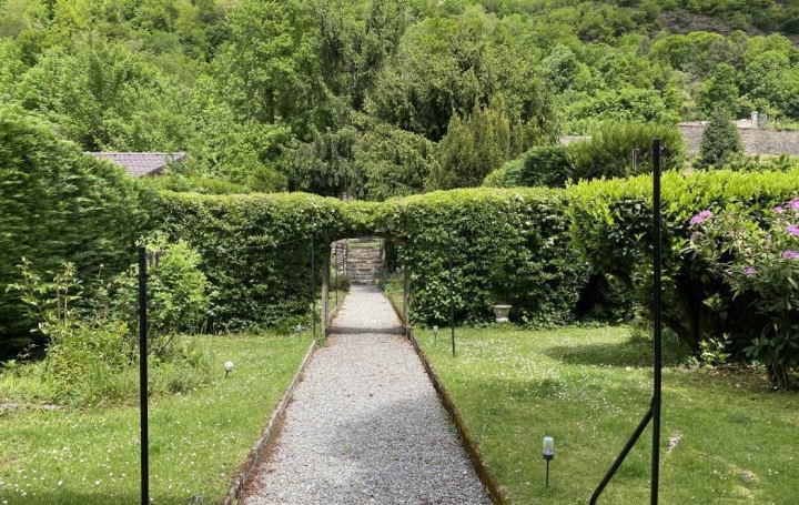 Propriété AX-LES-THERMES (09110)  391 m2 630 000 € 