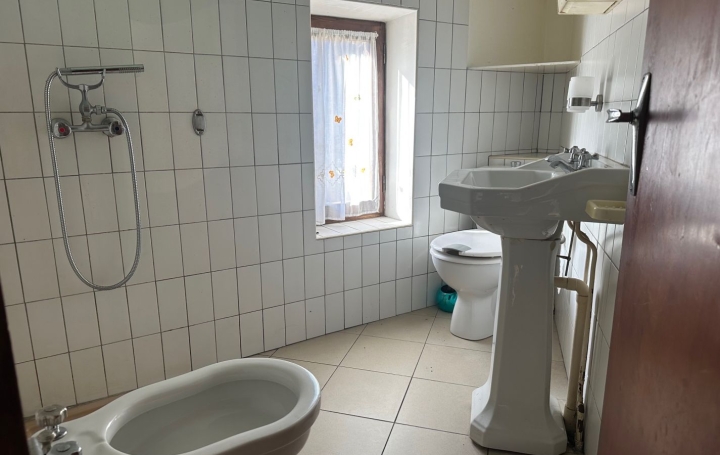 Studio FOIX (09000)  17 m2 56 000 € 