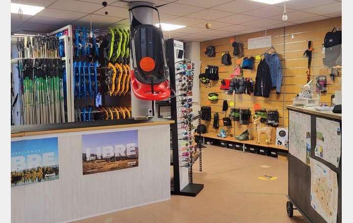 Local commercial LES CABANNES (09310)  77 m2 88 000 € 