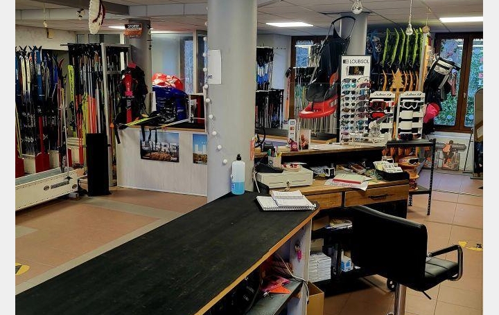 Local commercial LES CABANNES (09310)  77 m2 88 000 € 