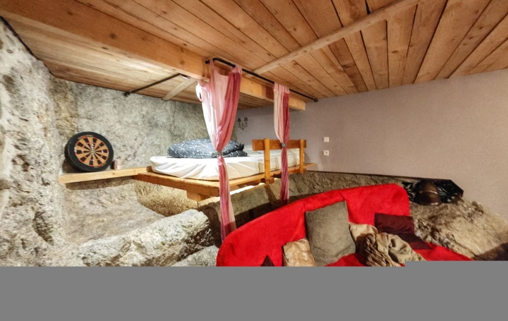 4 Pièces AX-LES-THERMES (09110)  84 m2 252 600 € 