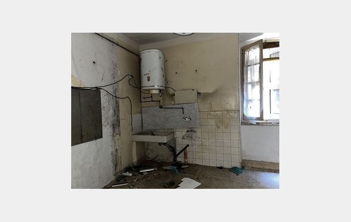 Maison VICDESSOS (09220)  334 m2 33 000 € 