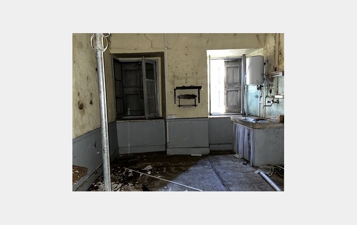 Maison VICDESSOS (09220)  334 m2 33 000 € 