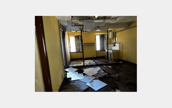 Maison VICDESSOS (09220)  334 m2 33 000 € 