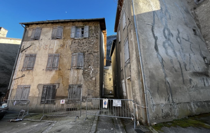 Maison VICDESSOS (09220)  334 m2 33 000 € 