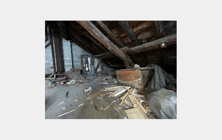 Maison VICDESSOS (09220)  334 m2 33 000 € 