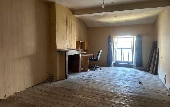 Maison VICDESSOS (09220)  120 m2 83 000 € 