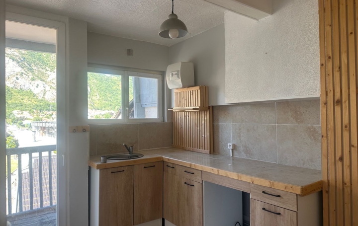 Immeuble TARASCON-SUR-ARIEGE (09400)  300 m2 121 000 € 