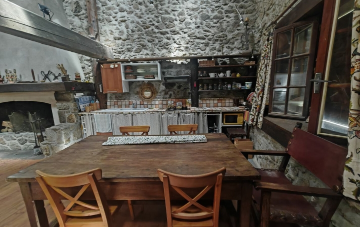 Maison AX-LES-THERMES (09110)  200 m2 160 000 € 
