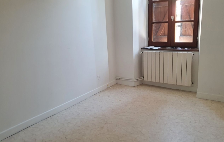 Immeuble LUZENAC (09250)  325 m2 180 000 € 