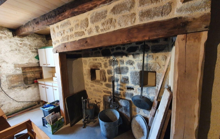 Maison LA ROCHE-CANILLAC (19320)  85 m2 36 300 € 