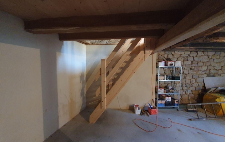 Maison LA ROCHE-CANILLAC (19320)  85 m2 36 300 € 