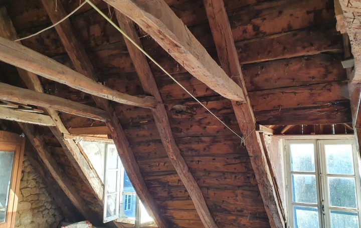 Maison LA ROCHE-CANILLAC (19320)  85 m2 36 300 € 