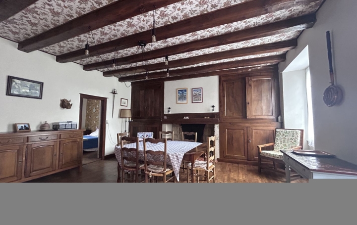 Maison SAINT-PRIVAT (19220)  198 m2 196 100 € 