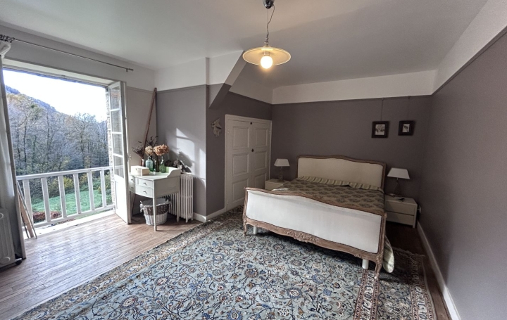 Maison SERVIERES-LE-CHATEAU (19220)  290 m2 262 500 € 