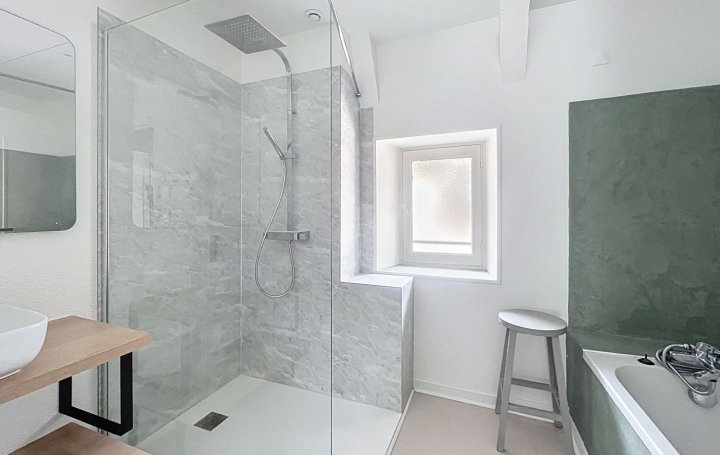 Immeuble ARGENTAT-SUR-DORDOGNE (19400)  112 m2 141 000 € 