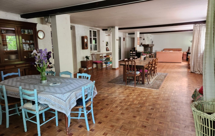 Maison AURIOL (13390)  474 m2 423 000 € 