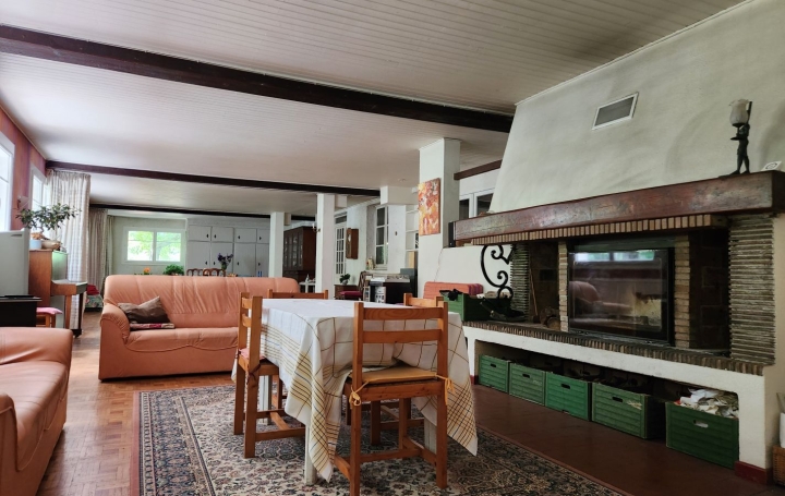 Maison AURIOL (13390)  474 m2 423 000 € 