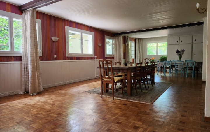 Maison AURIOL (13390)  474 m2 423 000 € 