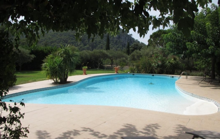 Réseau Immo-diffusion : Villa  GEMENOS  250 m2 860 000 € 