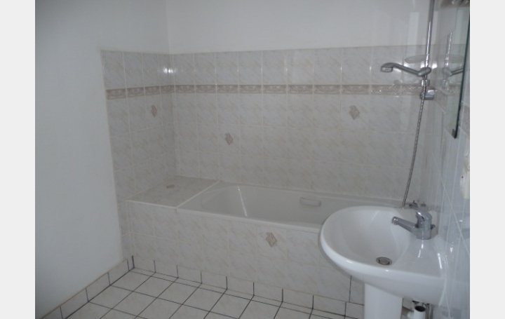 2 Pièces VILLAINES-LA-JUHEL (53700)  47 m2 400 € 