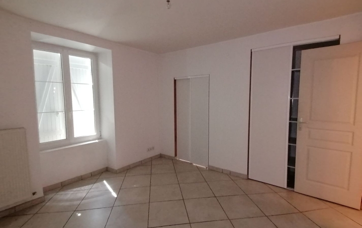 Maison LOUPFOUGERES (53700)  83 m2 555 € 