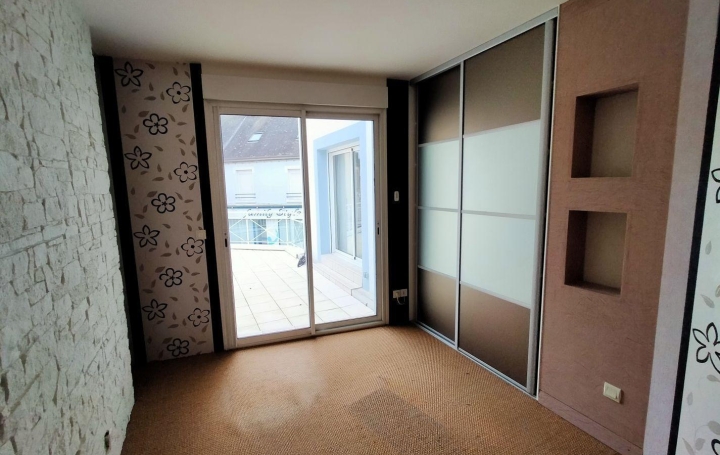 7 Pièces VILLAINES-LA-JUHEL (53700)  235 m2 750 € 