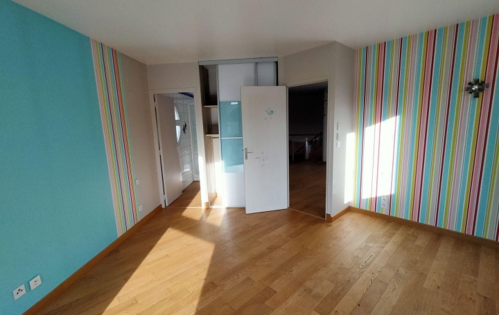 7 Pièces VILLAINES-LA-JUHEL (53700)  235 m2 750 € 