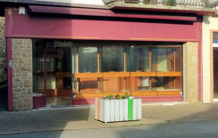 Local / Bureau VILLAINES-LA-JUHEL (53700) 43 m<sup>2</sup> 420 € 