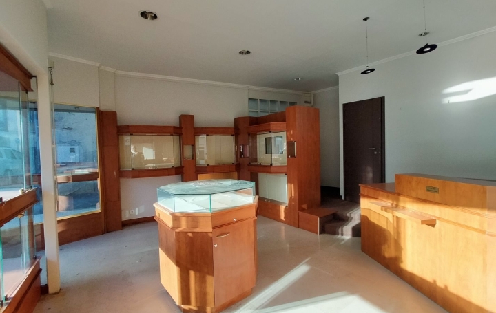 Local commercial VILLAINES-LA-JUHEL (53700)  43 m2 420 € 