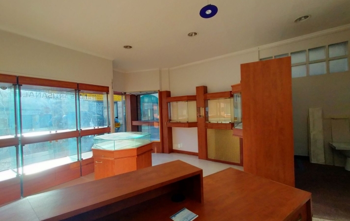 Local commercial VILLAINES-LA-JUHEL (53700)  43 m2 420 € 