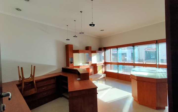 Local commercial VILLAINES-LA-JUHEL (53700)  43 m2 420 € 