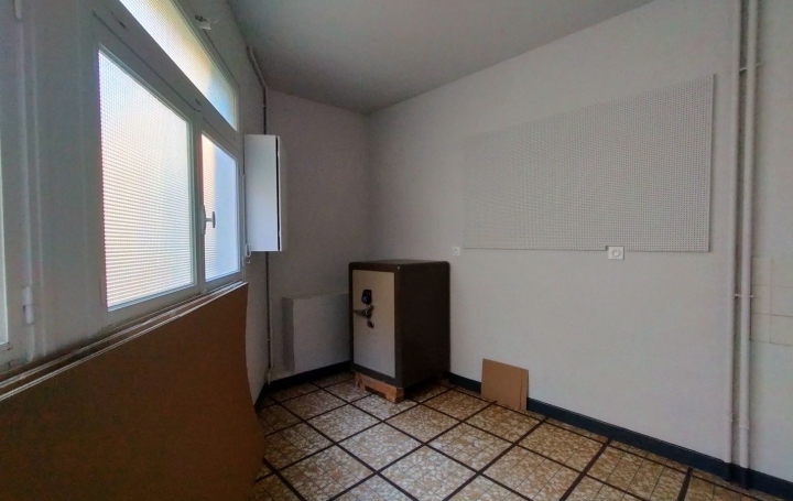 Local commercial VILLAINES-LA-JUHEL (53700)  43 m2 420 € 