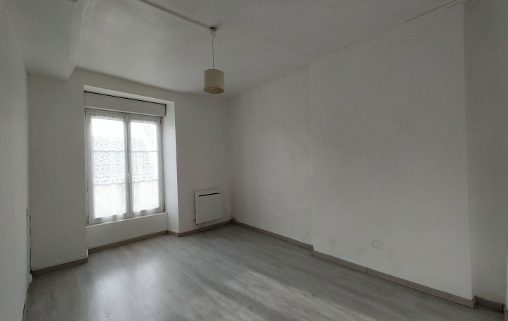 Maison de ville VILLAINES-LA-JUHEL (53700)  61 m2 550 € 